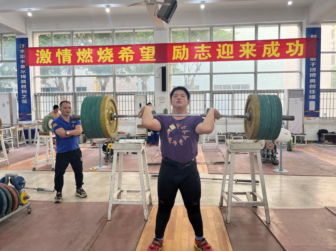清远省运会举重冠军是谁_清远市举重比赛_广东省举重冠军