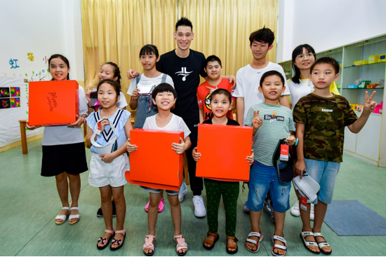 篮球队林书豪_林书豪篮球训练营_篮球规则林书豪是谁教的